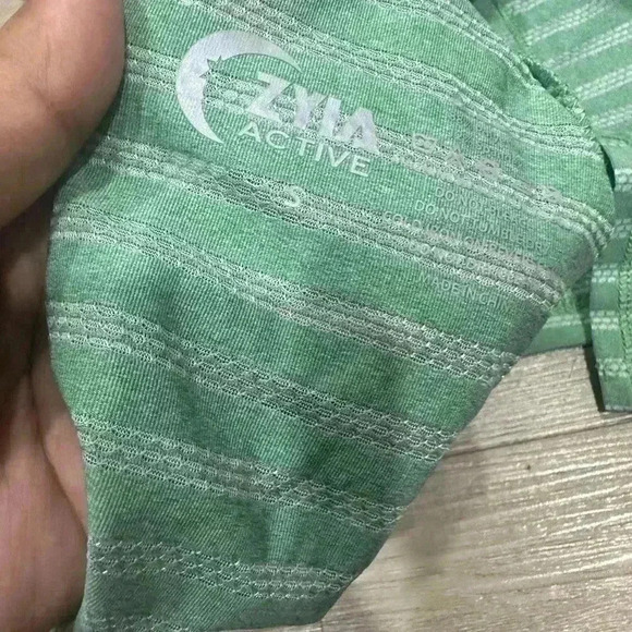 ZYIA Forest Green Nimbus Split Back Workout Tank Top - small - Picture 9 of 9